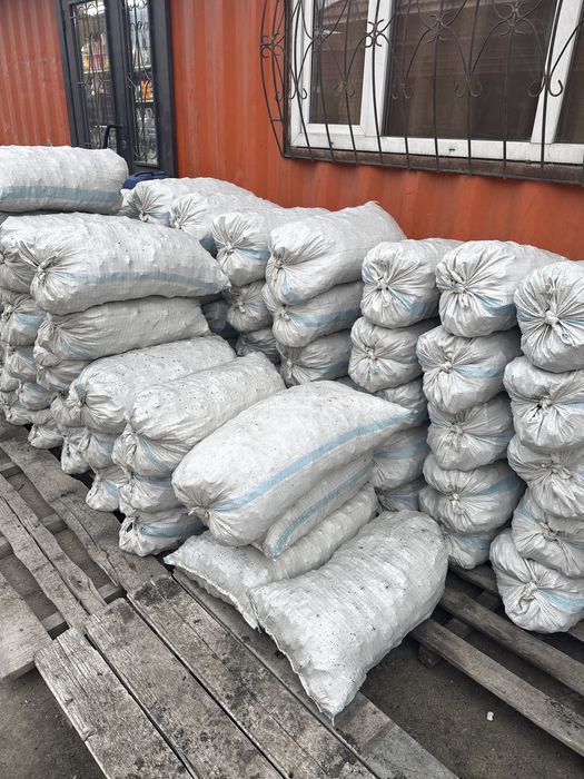 Калиброванный уголь в мешках