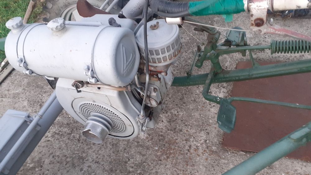 Vând cositoare cu scaun