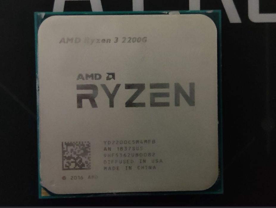 Procesor Ryzen 3 2200g plus cooler