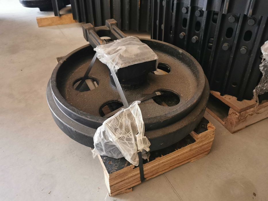 Piese cale rulare - steluță / sprocket / roată motrică excavator PC240