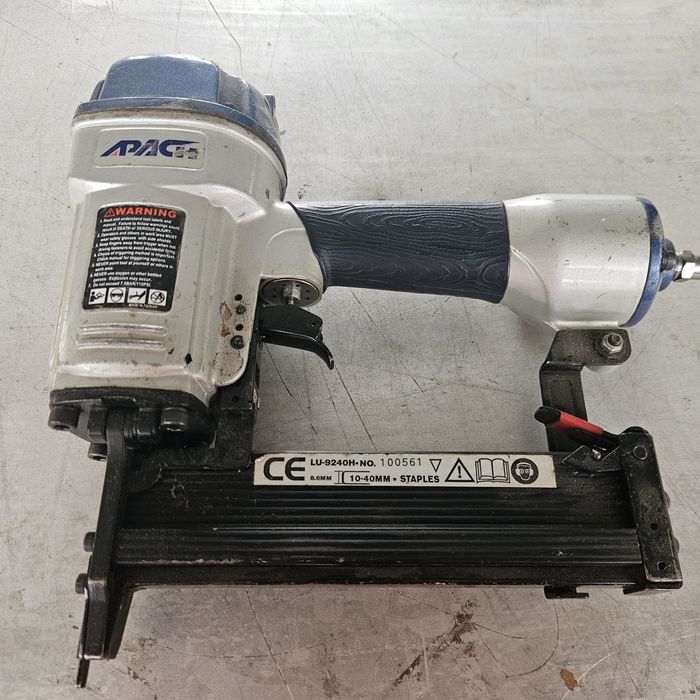 пневматичен такер