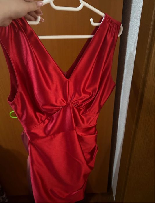 rochita scurta pe corp rosie