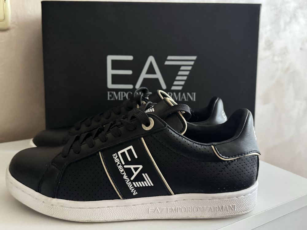 Дамски маратонки EA7, 37 номер