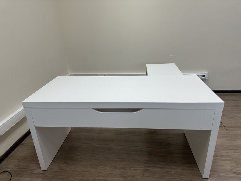 Офисный стол Ikea