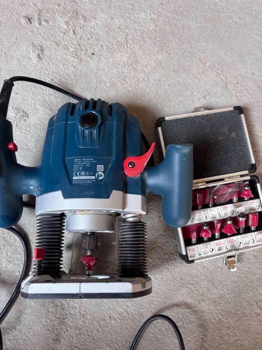Оберфреза Bosch GOF 130