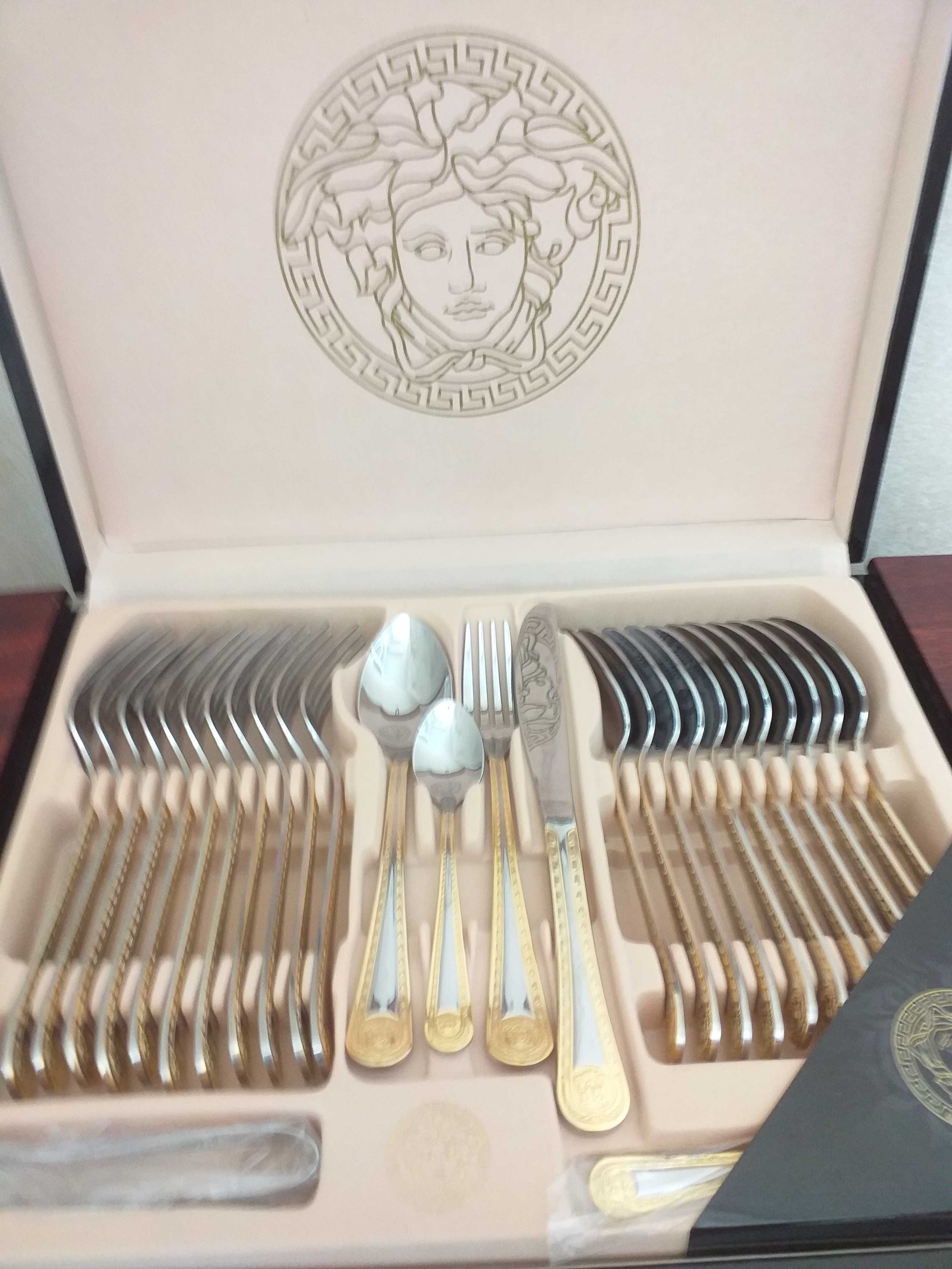 Set tacamuri versace