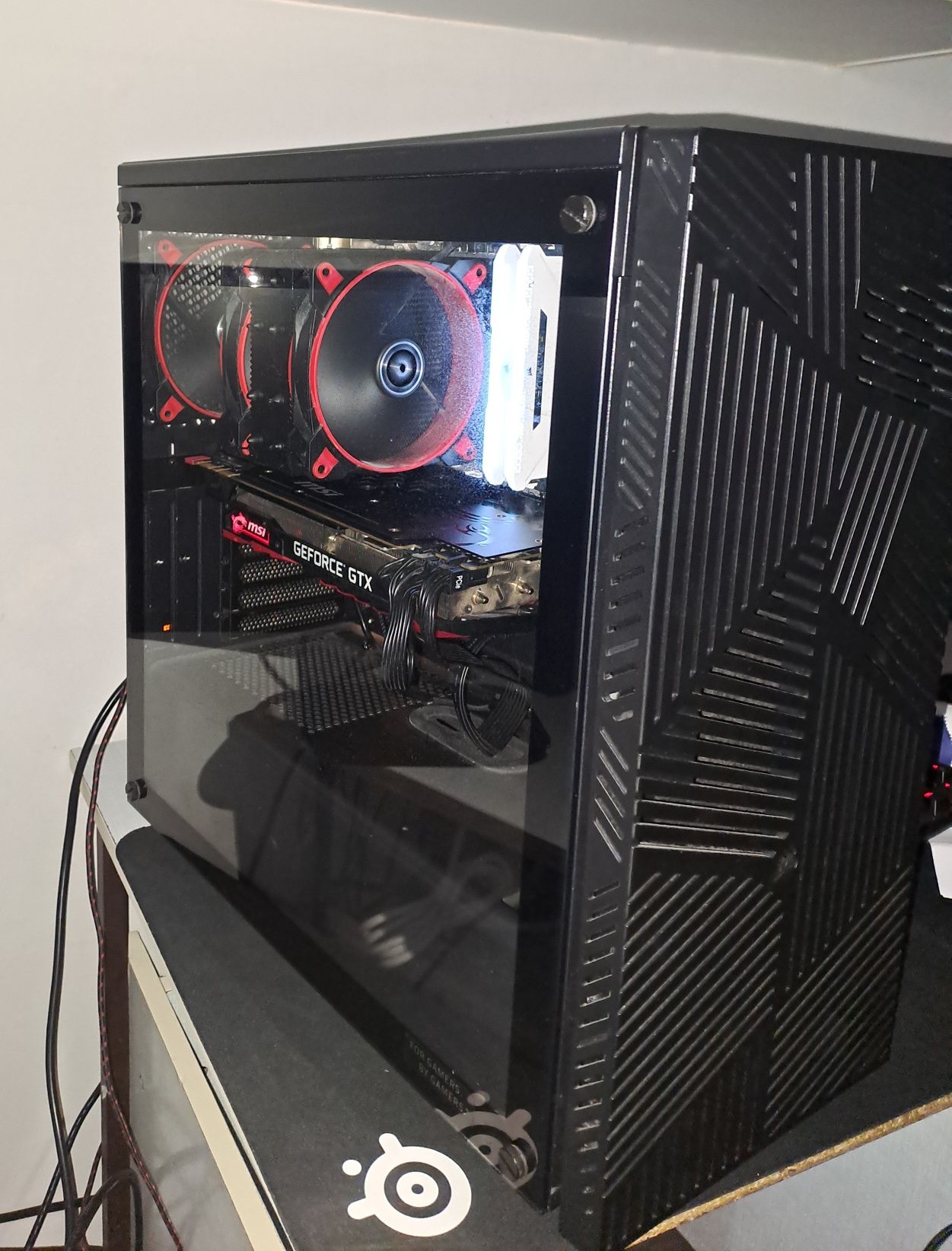 Компютър с Ryzen 5 5600X, NVIDIA GTX 1080 Ti– Отличен за игри и работа