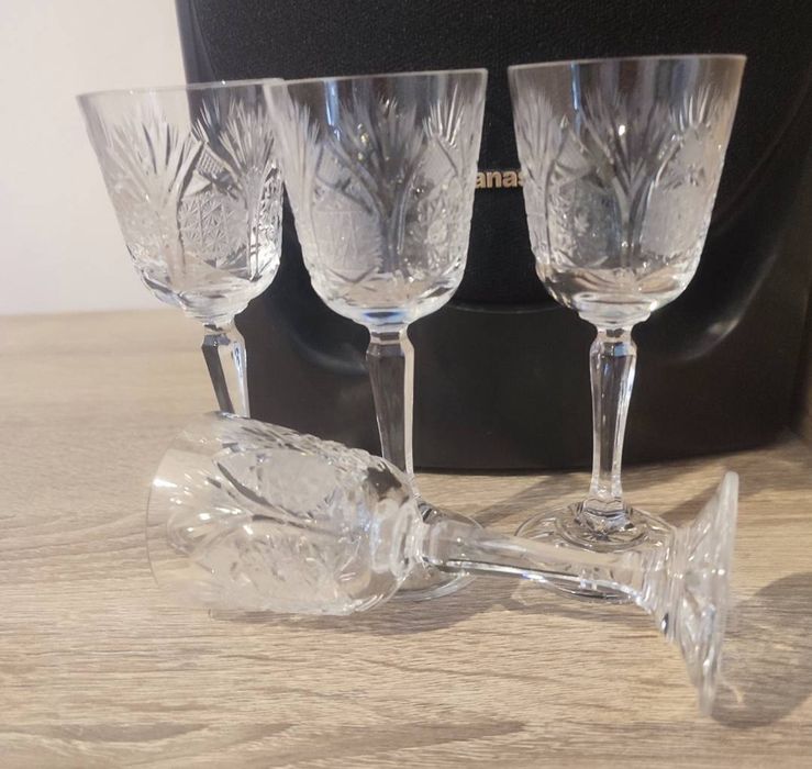 Кристални чаши със столче