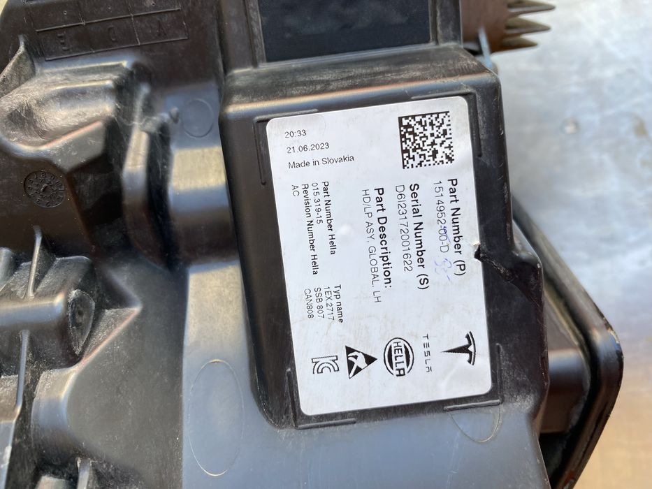 Far stanga full led Tesla model 3/Y generatia 1