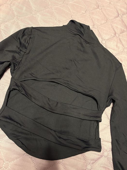 Къса блуза с ефектен гръб