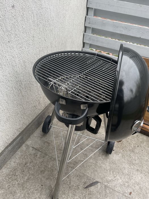 Gratar cu termometru, recipient cenusa si clapete tiraj Klugermeister