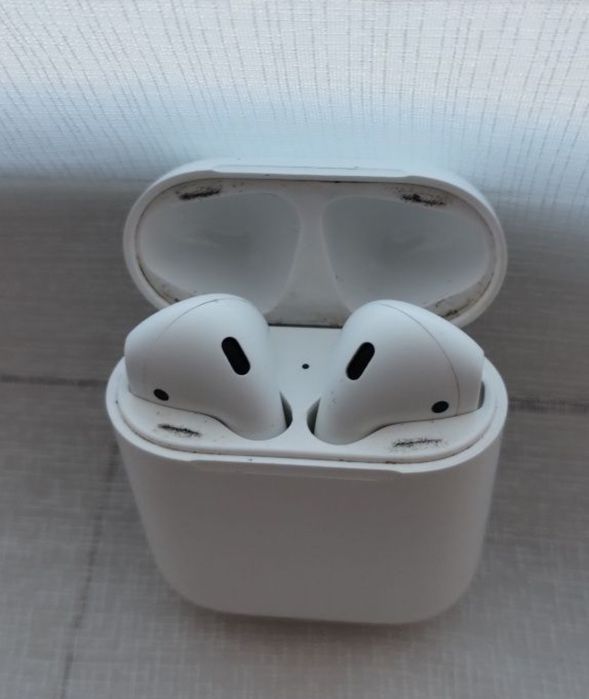 Căști airpods 2 cu husa neagra
