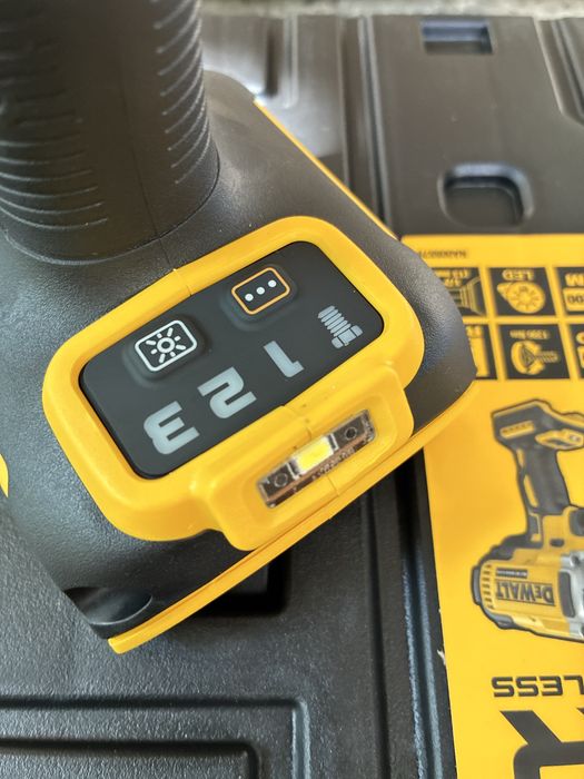 Нов гайковерт Dewalt DCF900 с една батерия и зарядно
