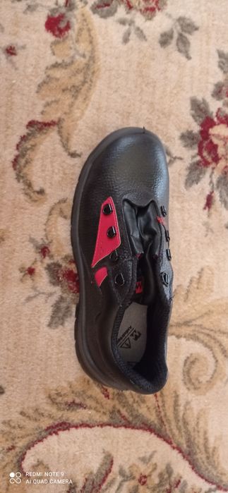 Продавам летни нови работни обувки