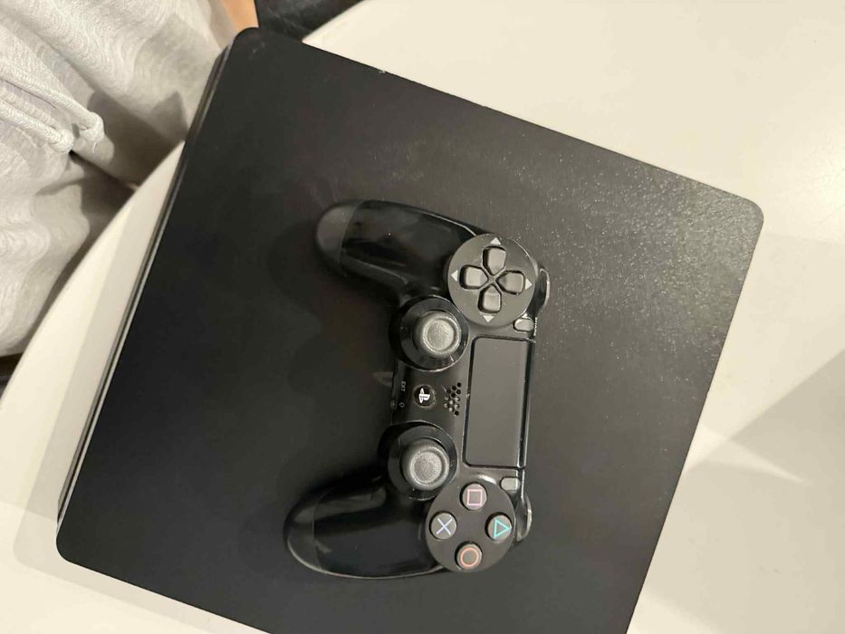 PS4 Slim 500gb без джойстици