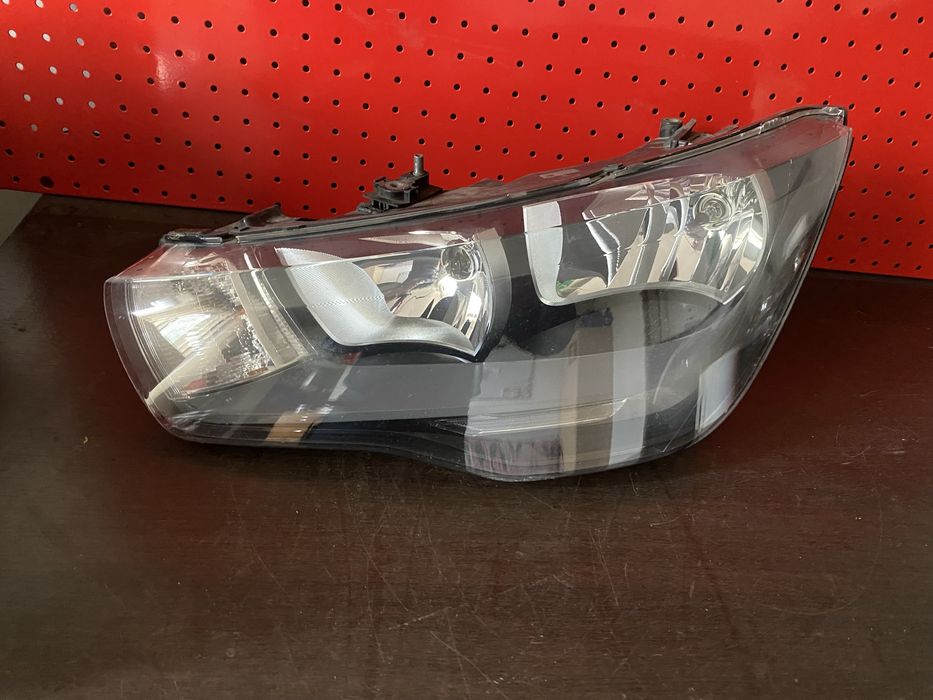 Far stanga halogen Audi A1 an 2010-2015