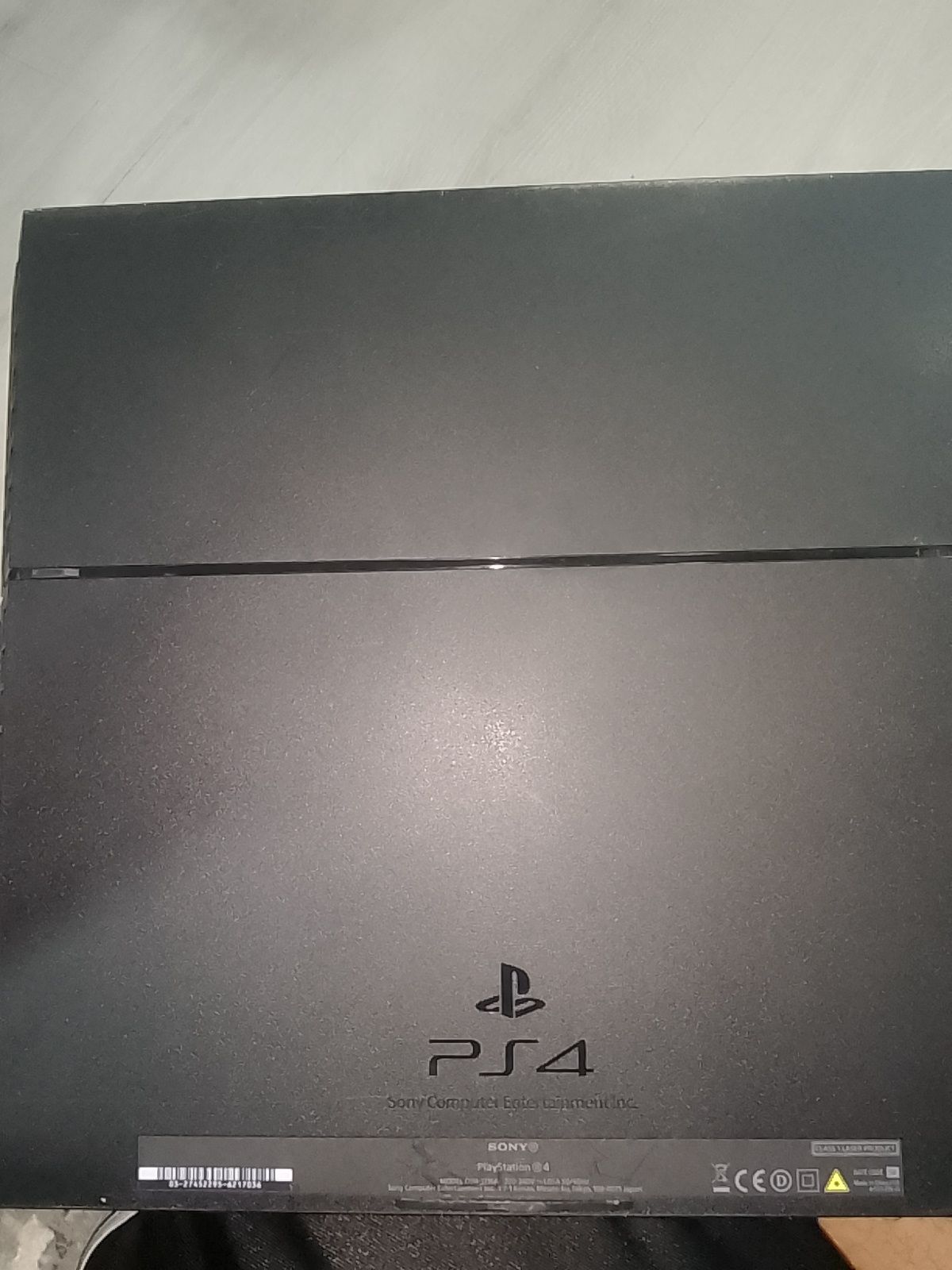 Продавам Playstation 4