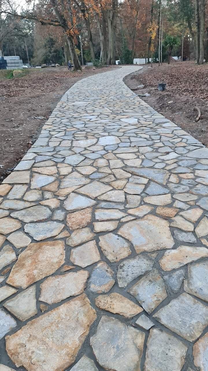 Pavaj Piatra naturala avem și montaj