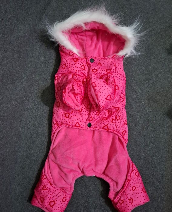 13лв. До 5 кг кученце. Пише L размер, но по скоро е XS.
Чисто ново е я