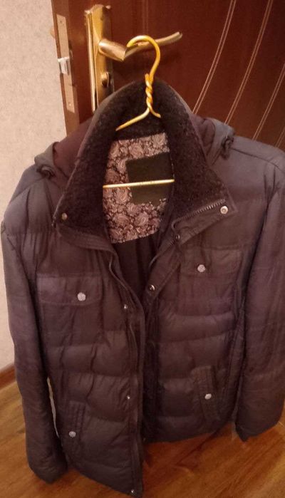 Продаю мужскую зимнюю куртку пуховик размер 54