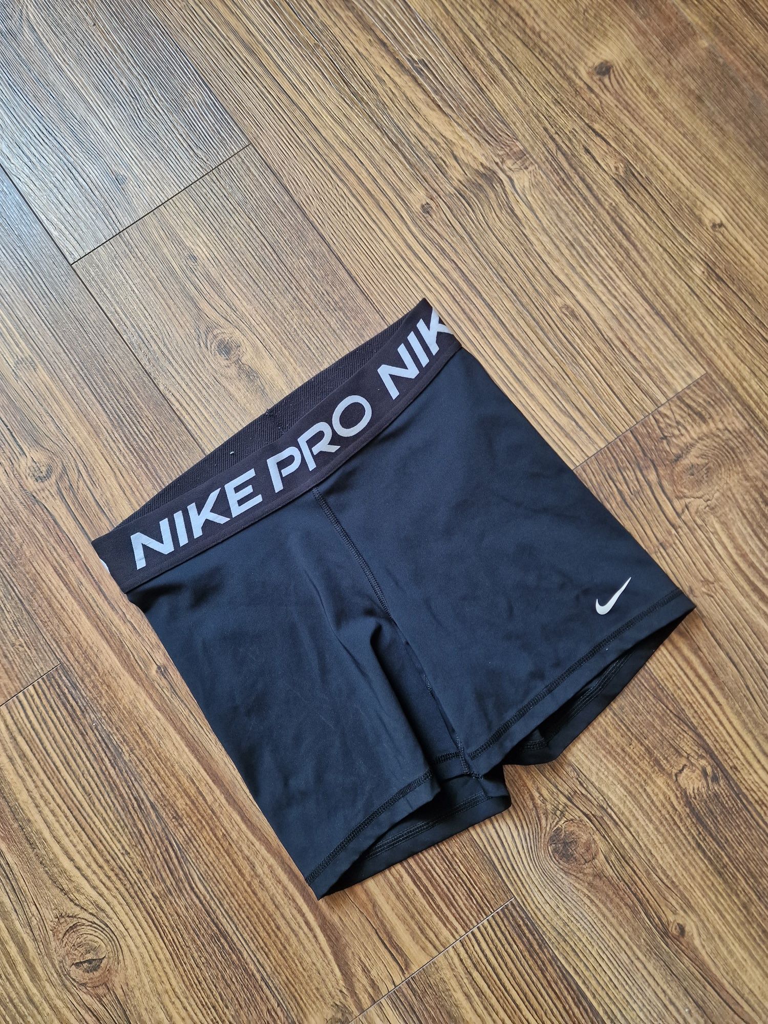 Страхотен дамски къс клин NIKE размер M