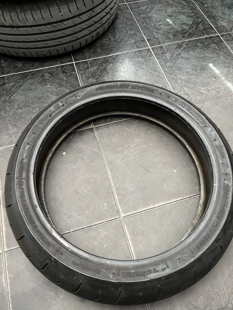 Гуми за пистов мотор Bridgestone 180/55 и 120/70