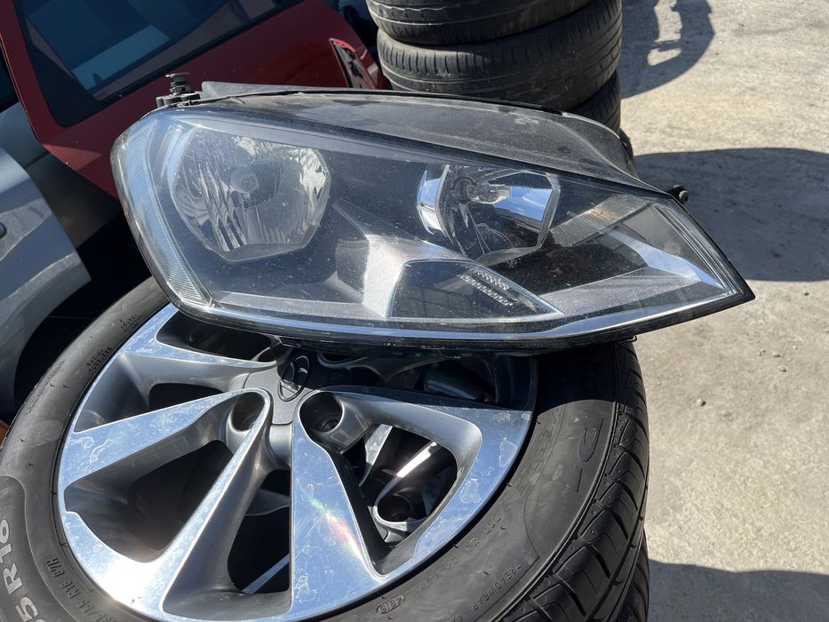 2 броя десен фар за VW Polo 2010-2016.
