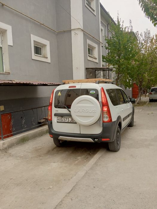 Lada Largus soliladi