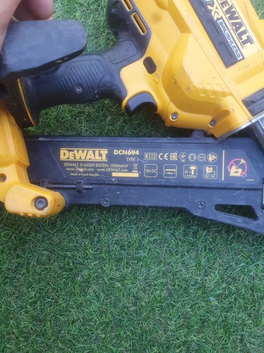 Pistol cuie dewalt dcn 694