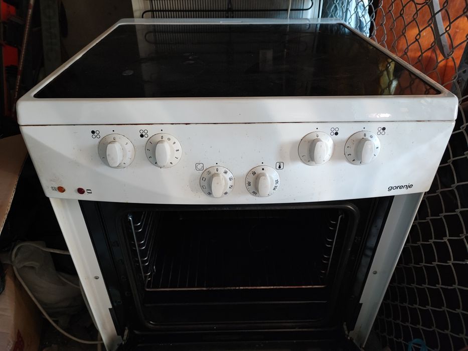 Готварска печка GORENJE (EC-7705W / EC-67120BW)