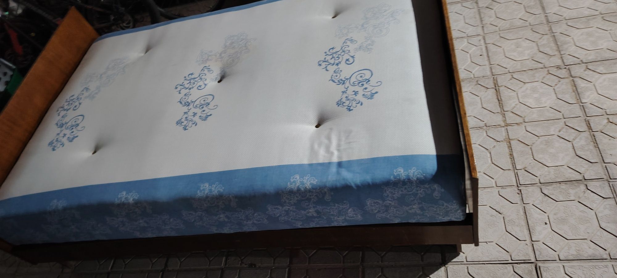 Продаётся кровать