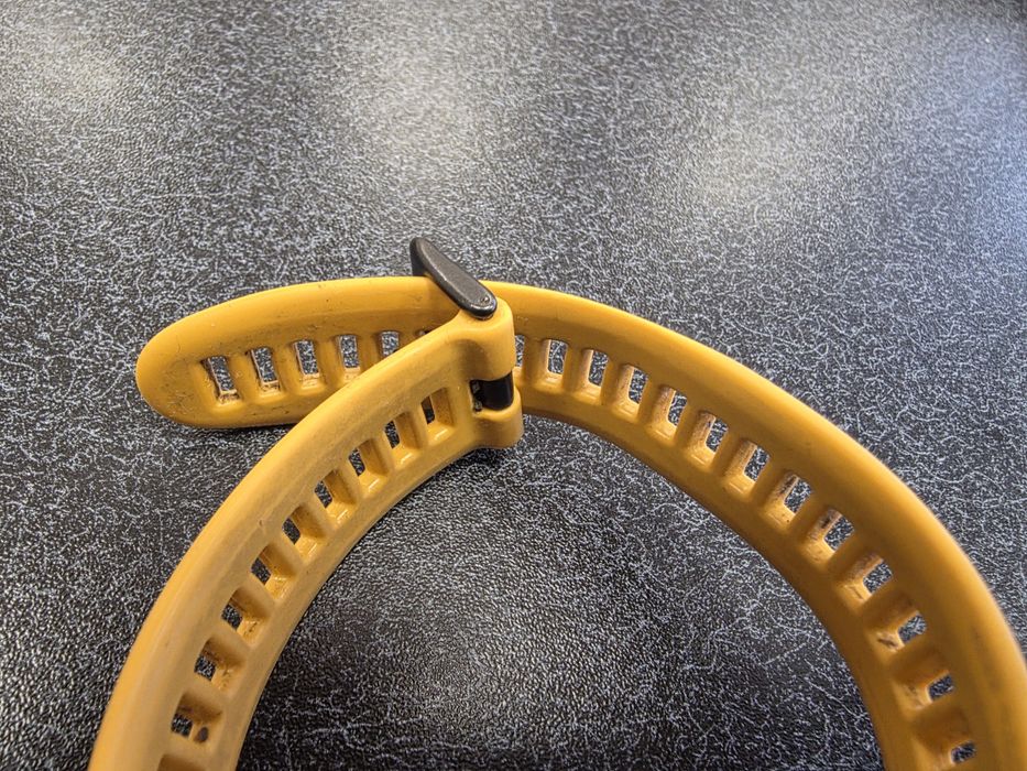 Garmin Instinct solar с повредена батерия