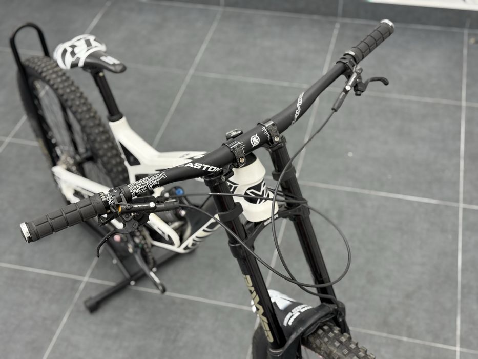 YT Tues CF Carbon 2018 ML 1x10 Shimano Zee