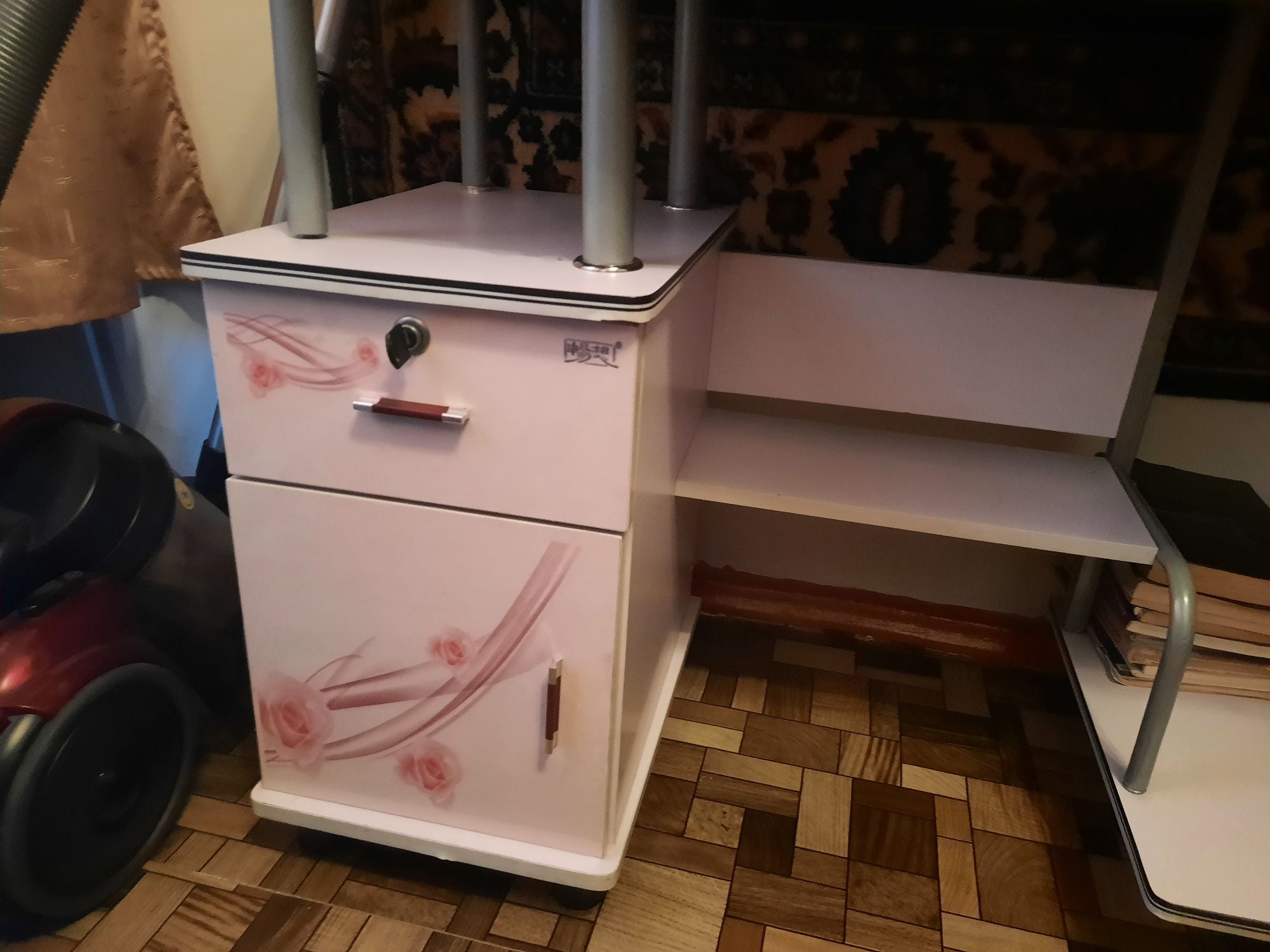 компьютерный стол