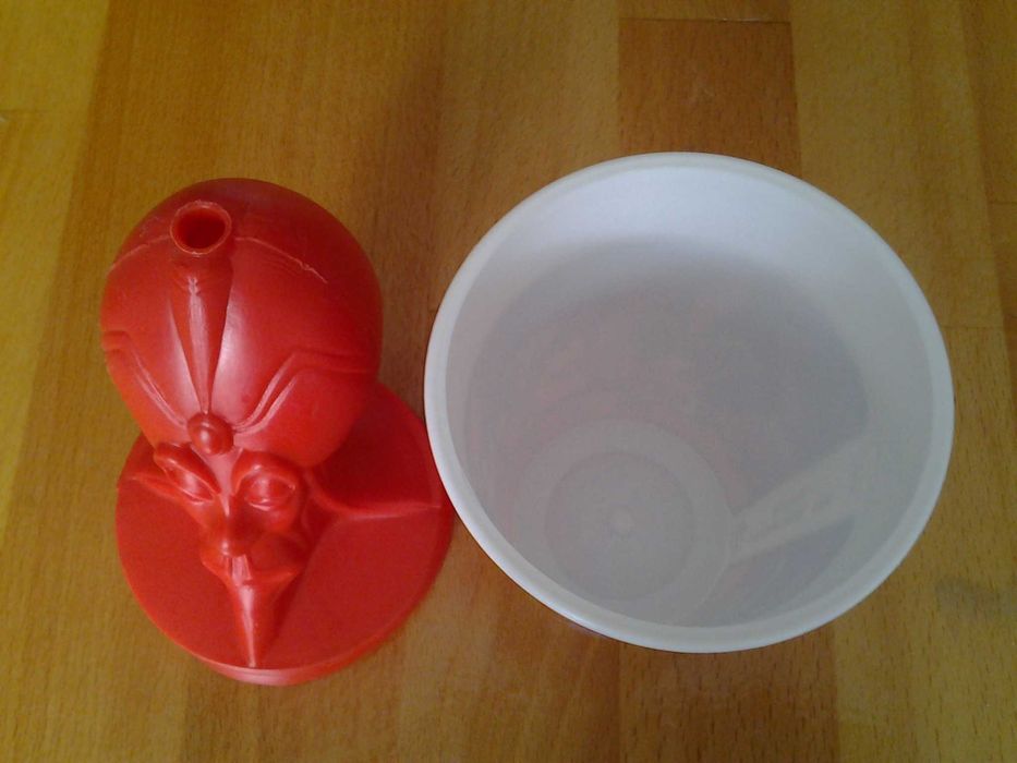 **Regele din povestea cu Aladdin, pahar cu pai 2 bucati disponibile