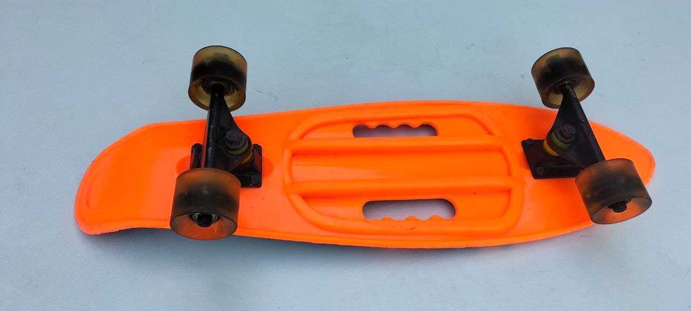 Продается скейтборд б/у.