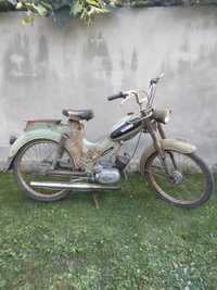 Motocicleta veche, vintage, de epoca Legnano