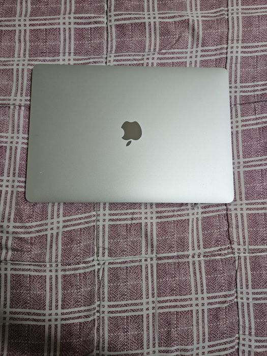 MacBook pro M2 silver 13 dyum 8GB/256GB full box
