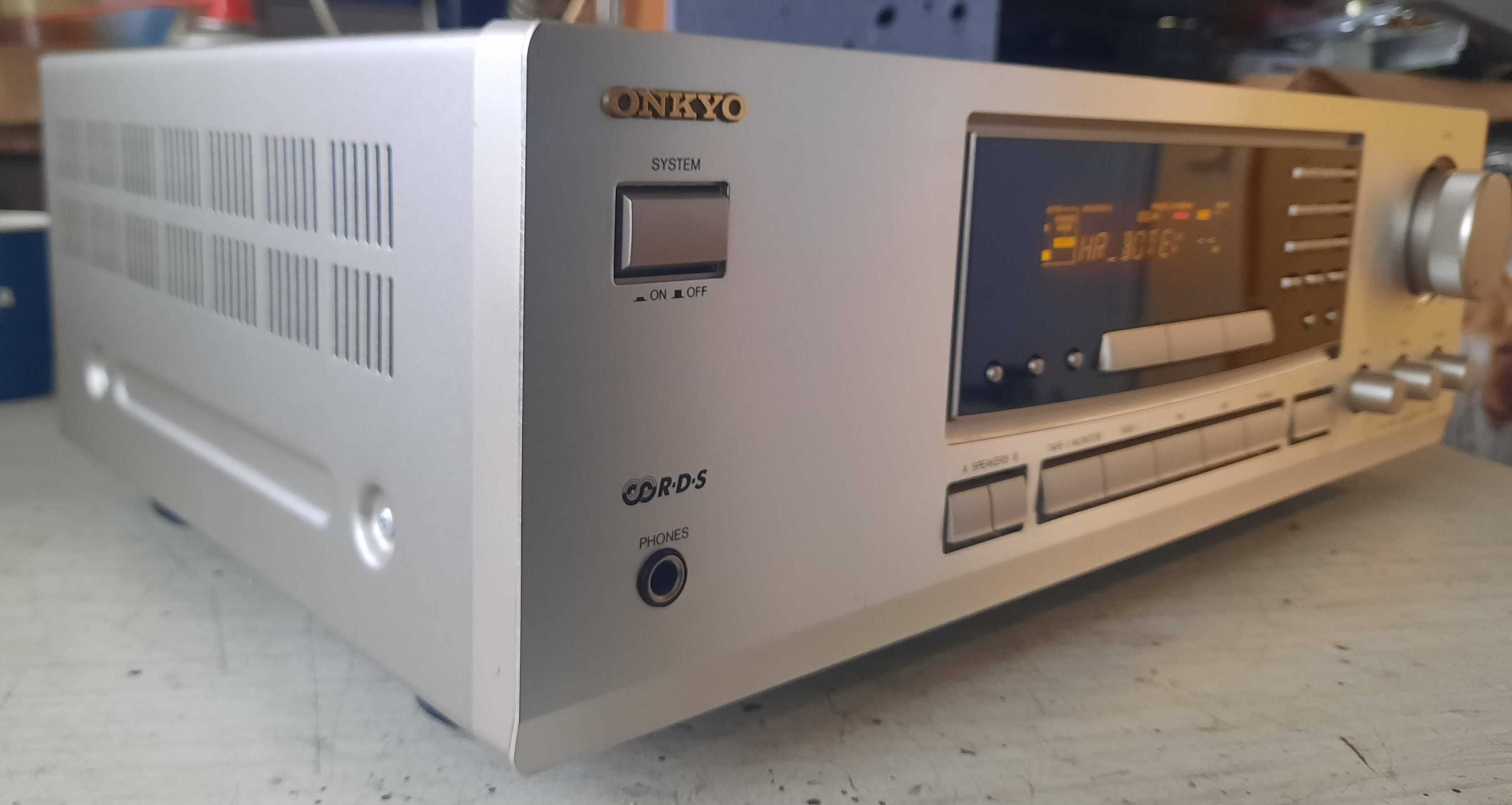 Продавам стерео ресивър Onkyo tx-8211