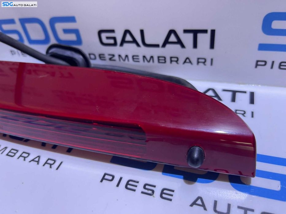 Lampa Tripla Stop Auxiliar Central Luneta Geam Sticla Hayon Haion Portbagaj Renault Clio 3 Break Grandtour 2005 - 2013 Cod 8200618714