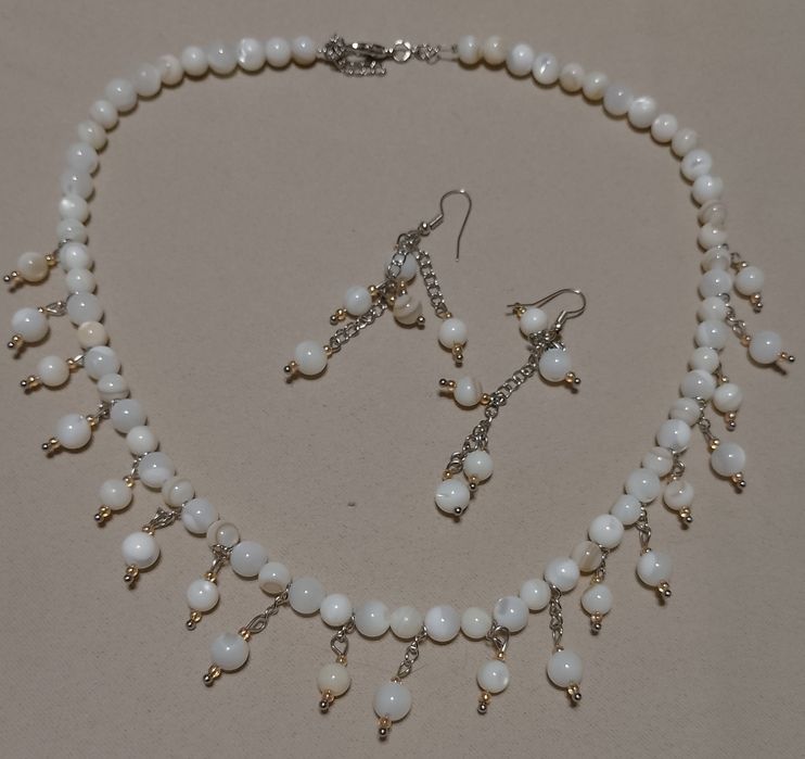 Седеф.Комплект : колие и обеци.