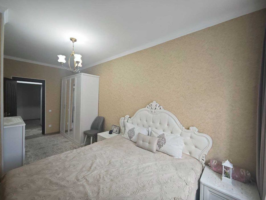 Продаётся Новостройка ул Сайрам 3/2/5 С ремонтом 82м2 Ор-р: Буз базар