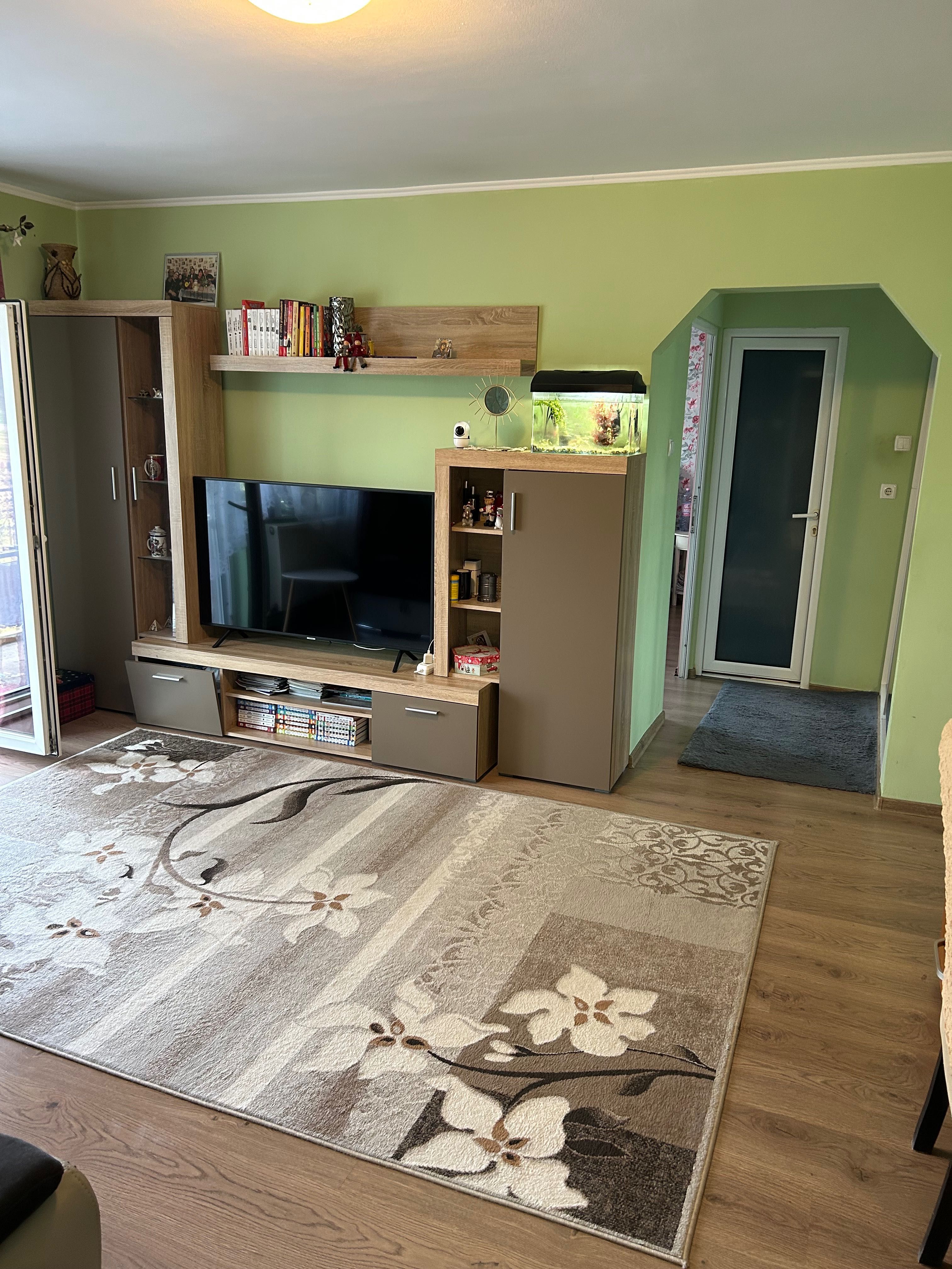Vand apartament cu 2 camere etajul 1