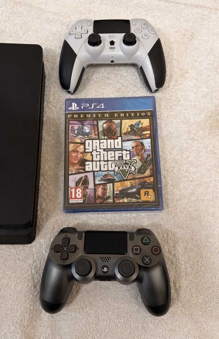 отличен Playstation 4 Slim 500Gb + 2 джойстика + чисто нова GTA V