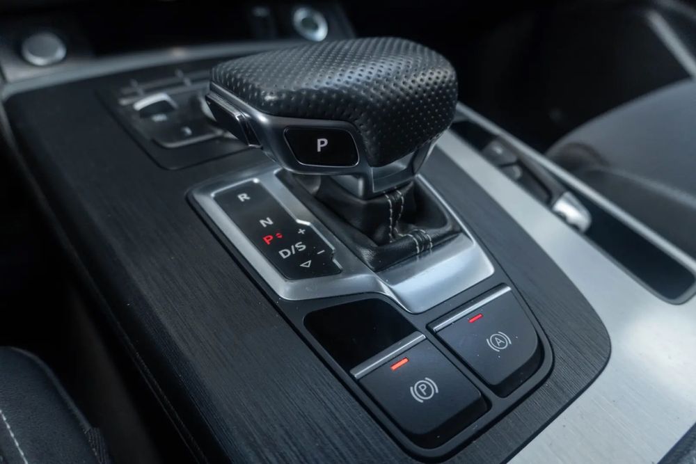 Vand Audi Q5 55 TFSIe PHEV Quattro- 2 variante de achizitie