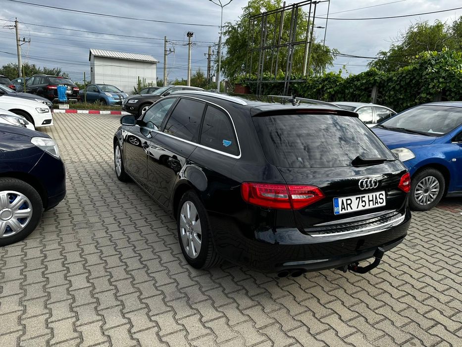2013 Audi A4 B8 Avant Facelift - 2.0 TDI 143CP - Bi-Xenon * LED * Navi