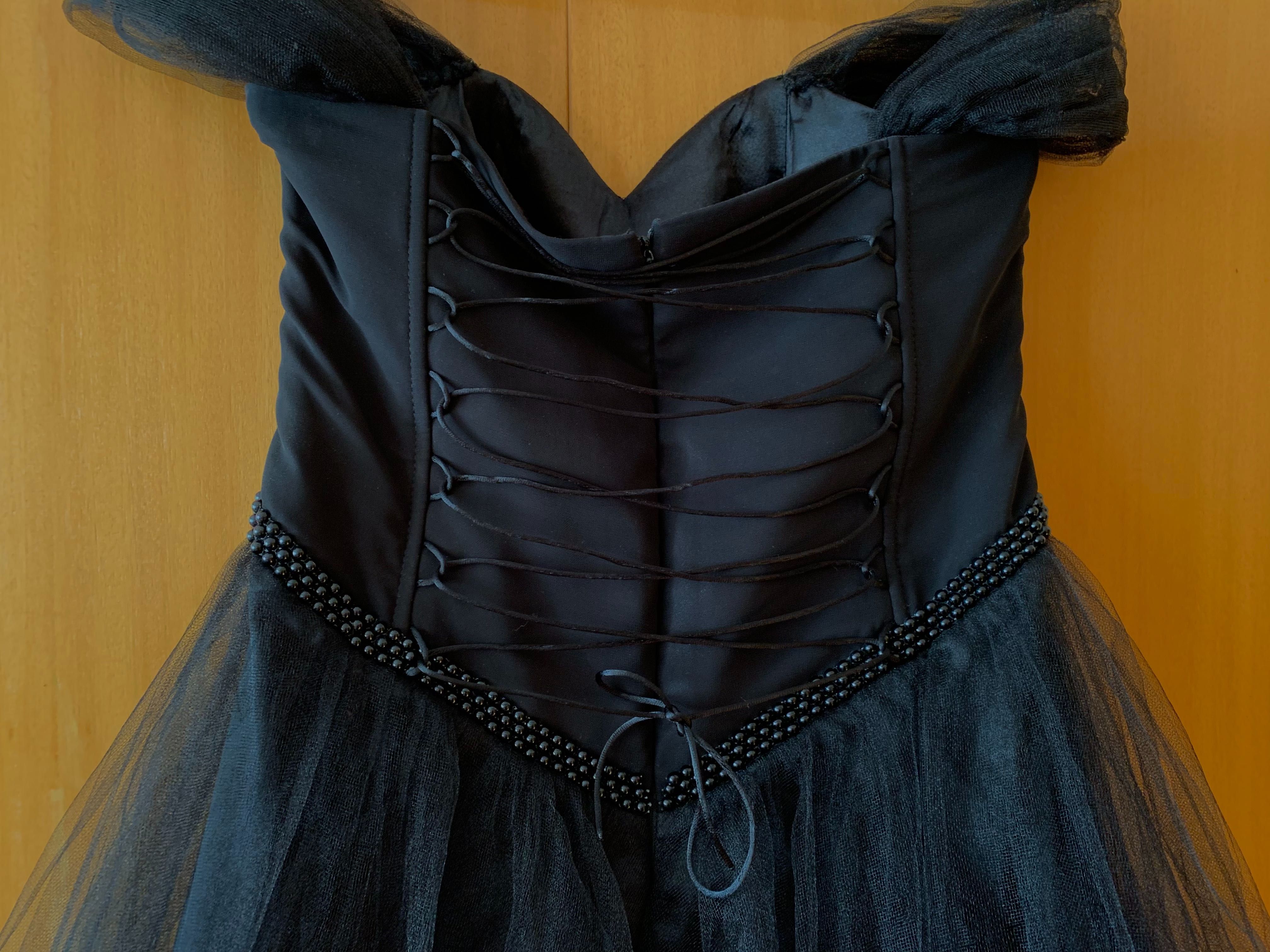 Черна бална рокля