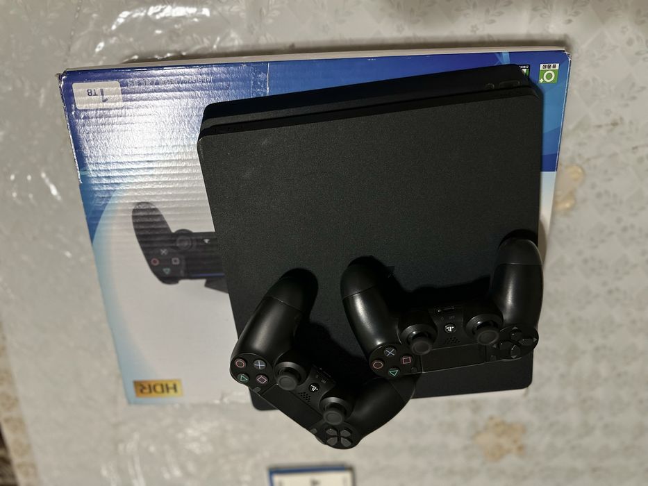 PlayStation 4 slim 1TB