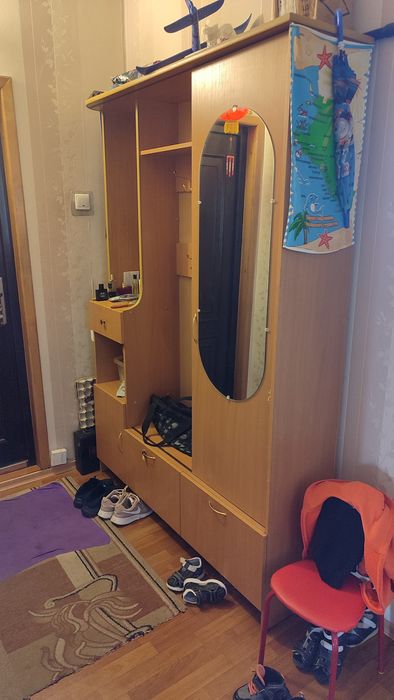 Продам прихожию.