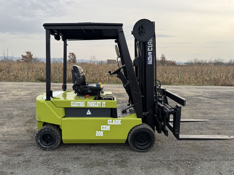 Stivuitor electric 2 tone clark tva deductibil